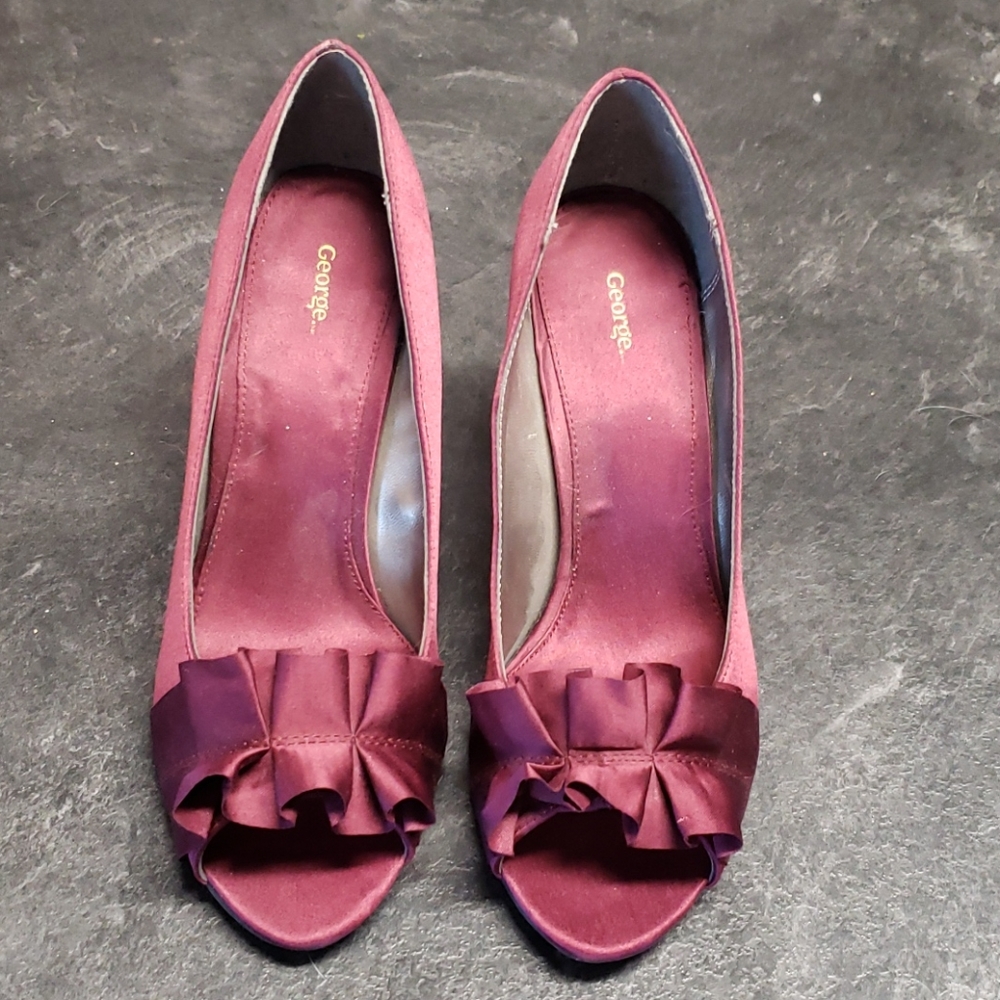 Sale 3 for $40. Mauve/purple pumps.